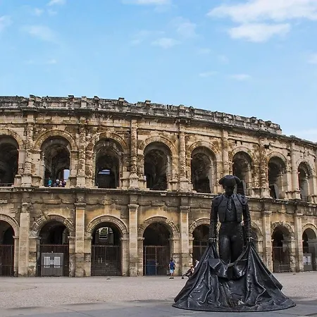 Les Arenes, 1 A 6 Personnes En Centre * Nîmes