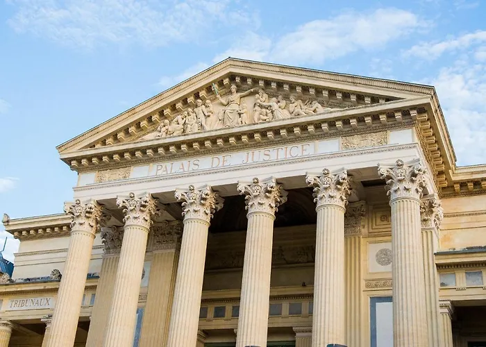 Les Arenes, 1 A 6 Personnes En Centre *