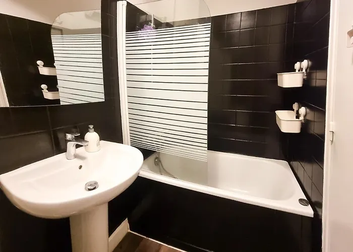 Les Arenes, 1 A 6 Personnes En Centre *