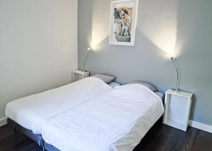 Les Arenes, 1 A 6 Personnes En Centre Nimes